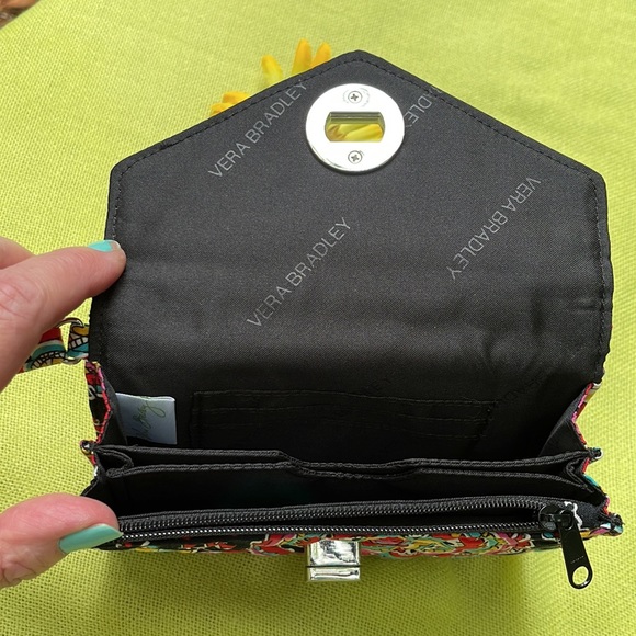 🌺 VERA BRADLEY; Beautiful Unique Floral Design Wristlet w/Zippered Pouch NICE!! - Picture 3 of 14